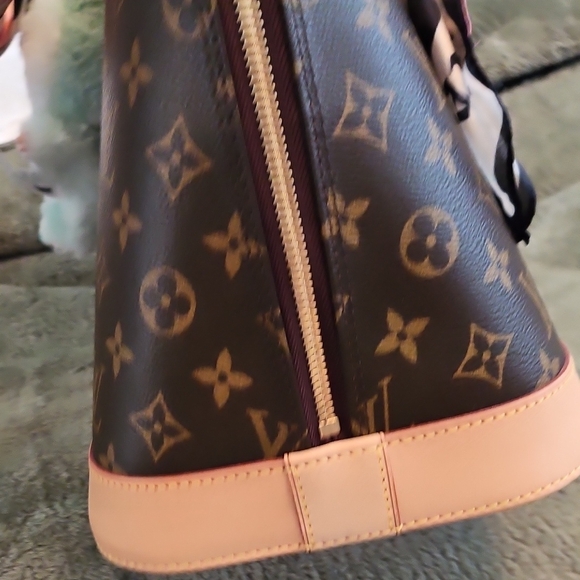 Louis Vuitton Alma GM Monogram Near Excellent Conditions - Picture 8 of 14